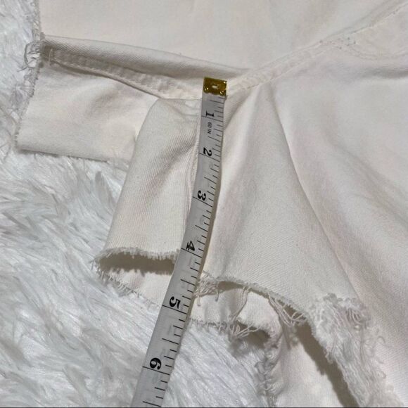 Eunina Riley Distressed Mid Thigh Mid Rise Jean Short in White Large NWT - Picture 4 of 8